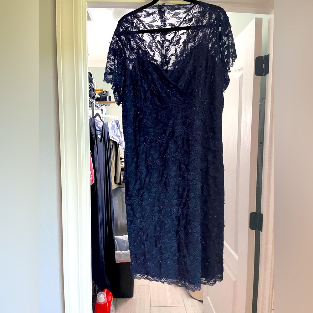 Great dress.  Has slip underneath
